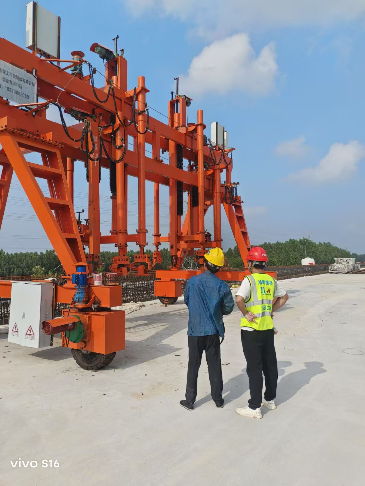 河北涿州湖南路橋京雄二期SG-2標(biāo)行車投入使用 河北涿州湖南路橋京雄二期SG-2標(biāo)行車投入使用